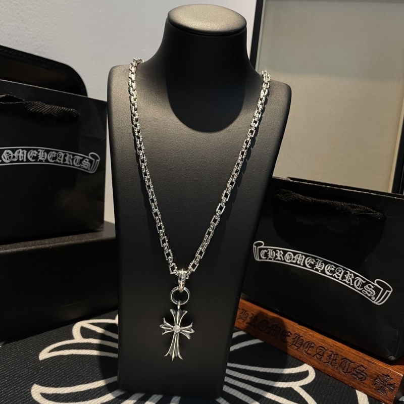 Ch*0me He**ts necklaces